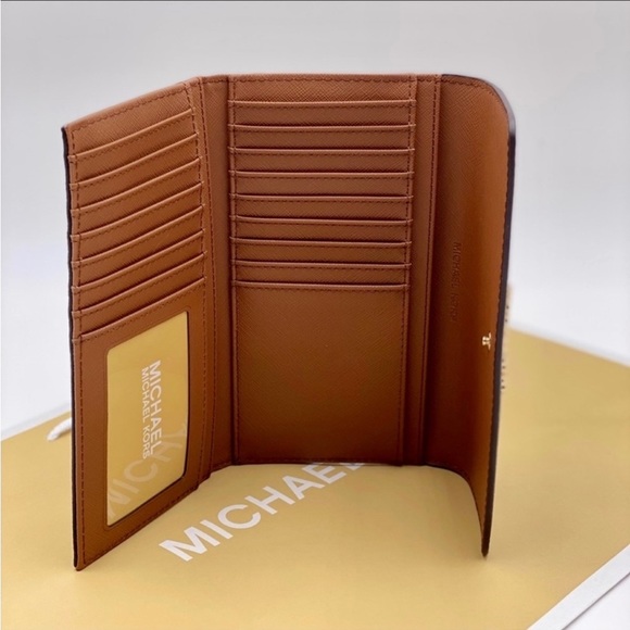 Michael Kors Small Sheila Satchel Crossbody Bag and Wallet Set - Picture 5 of 13